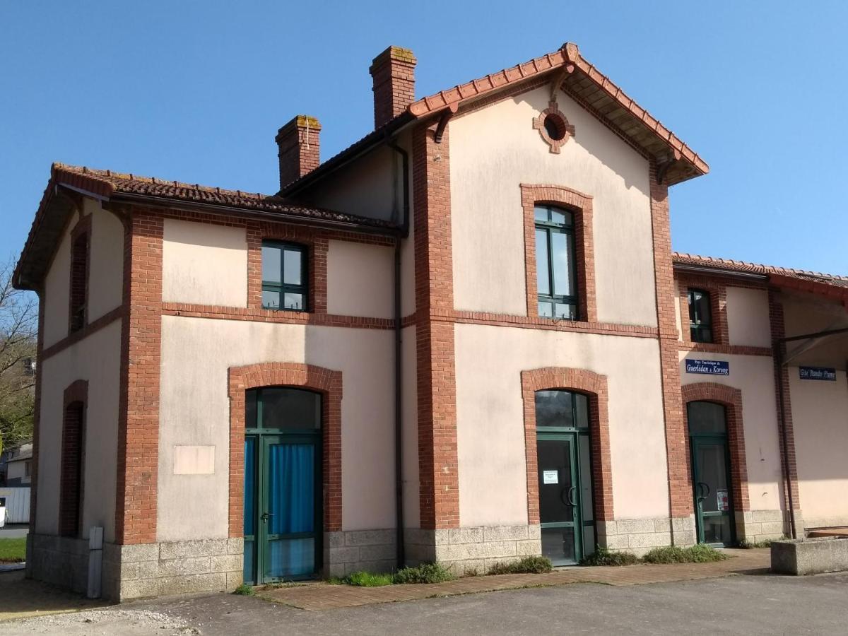 Gîte insolite: APPART' DU CHEF DE GARE Gouarec Exterior foto