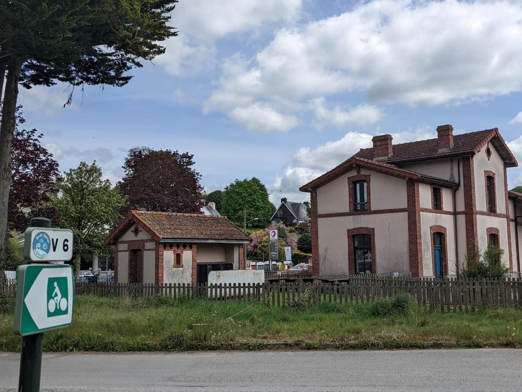 Gîte insolite: APPART' DU CHEF DE GARE Gouarec Exterior foto