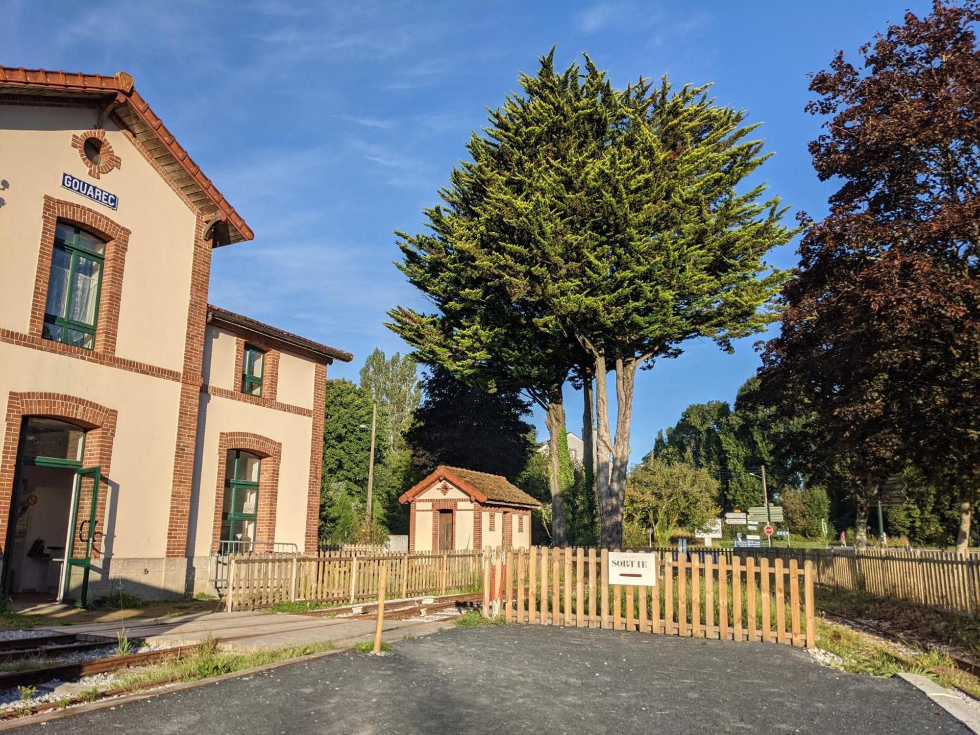 Gîte insolite: APPART' DU CHEF DE GARE Gouarec Exterior foto