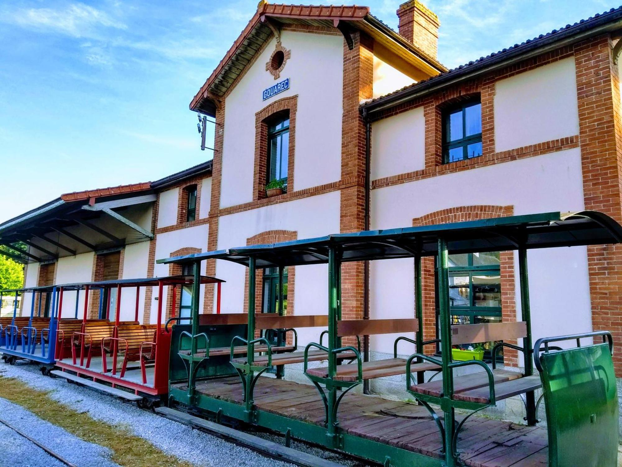 Gîte insolite: APPART' DU CHEF DE GARE Gouarec Exterior foto